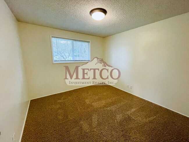 Building Photo - Charming 3-Bedroom Home on a Spacious Lot!