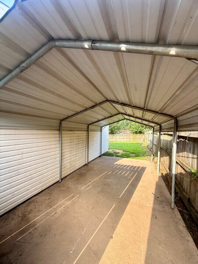 Building Photo - 13907 Rockinghorse Ln