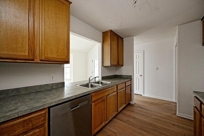 Building Photo - 108 N Mockingbird Cir