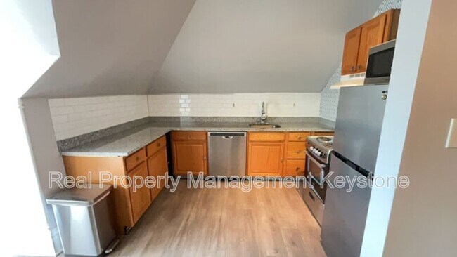 Building Photo - 923 Chislett St