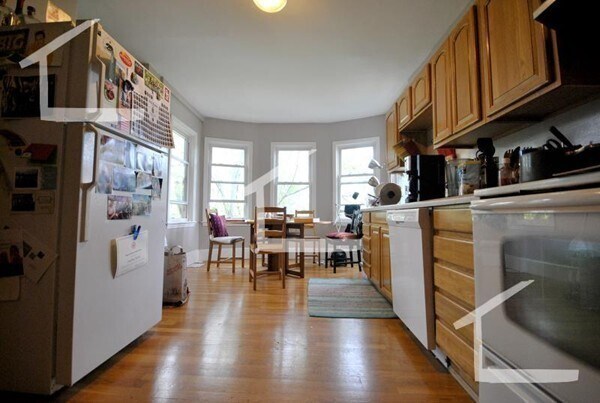 Building Photo - 164 Allston St