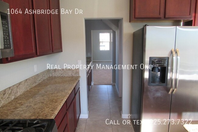 Building Photo - 1064 Ashbridge Bay Dr
