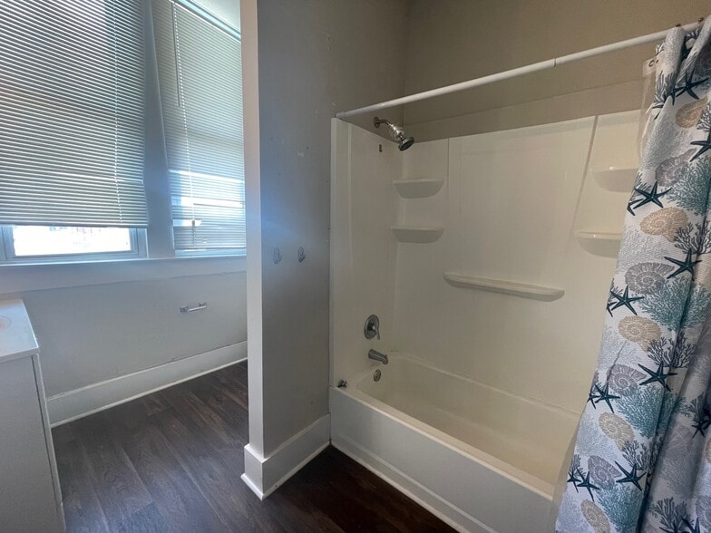 Building Photo - 1800 S Main St