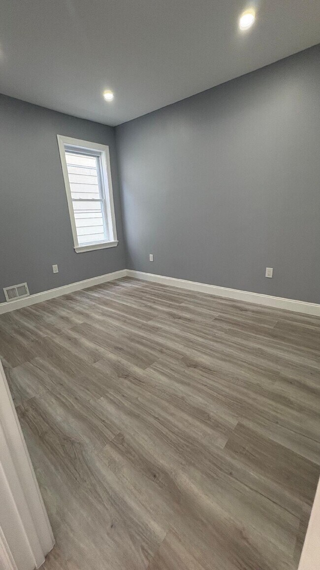 Building Photo - 128 W 30th St