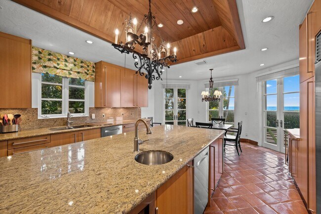 Building Photo - 240 N Ocean Blvd