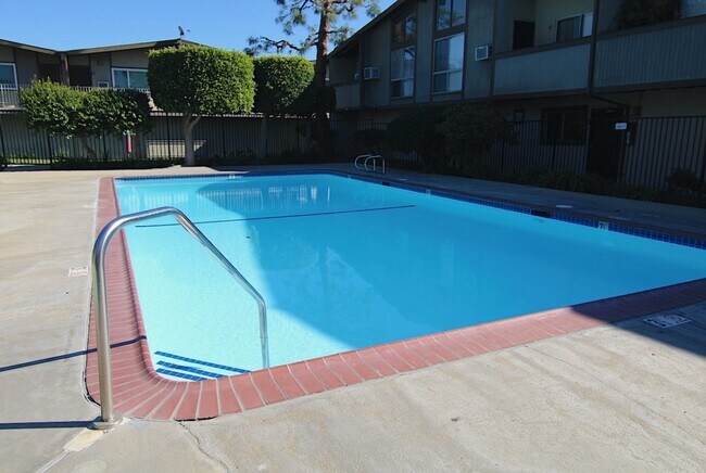 Building Photo - 808 Coriander Dr