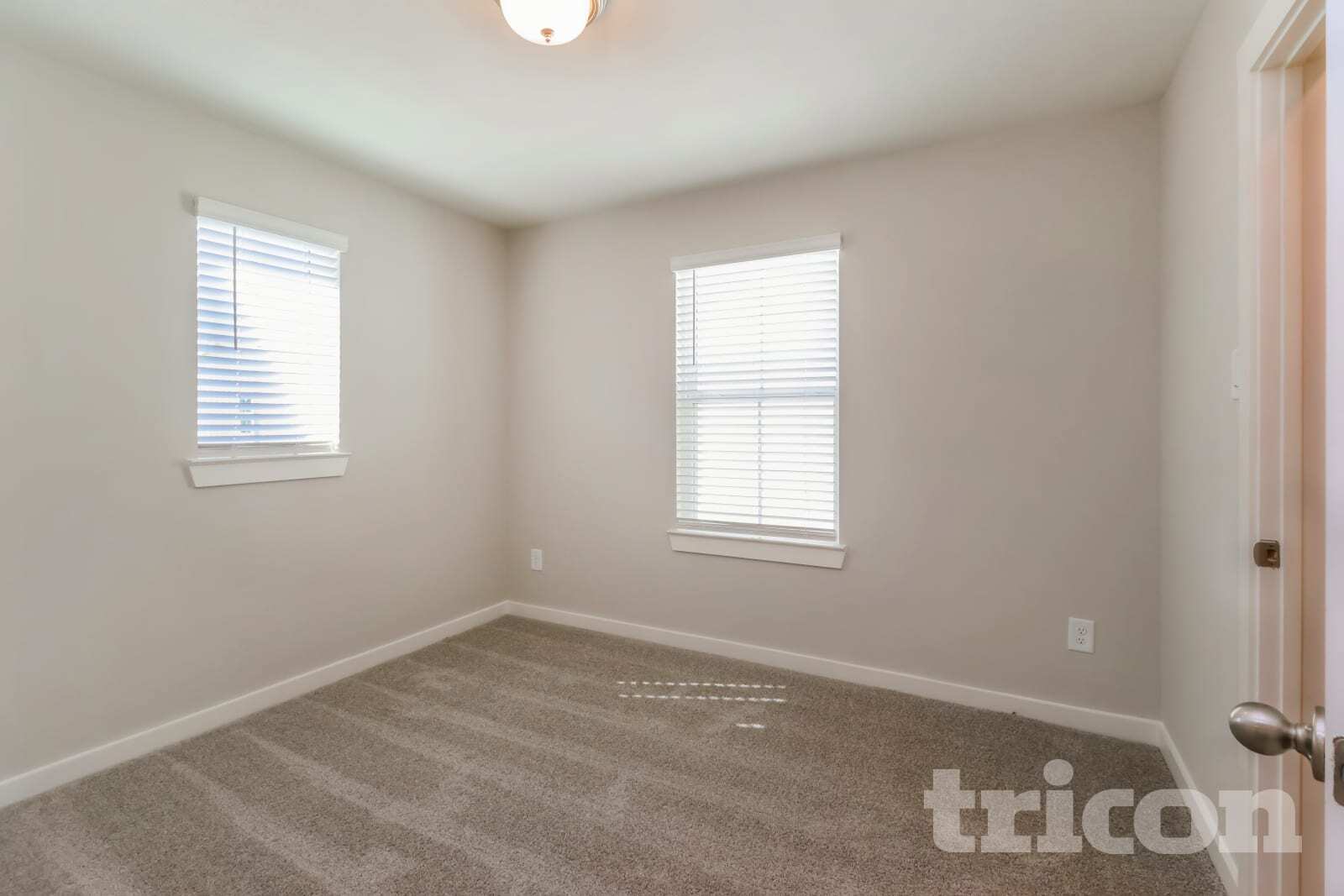 Building Photo - 9835 Willow Creek Commerce Dr