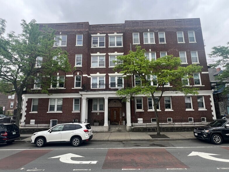 Building Photo - 178 Brighton Ave