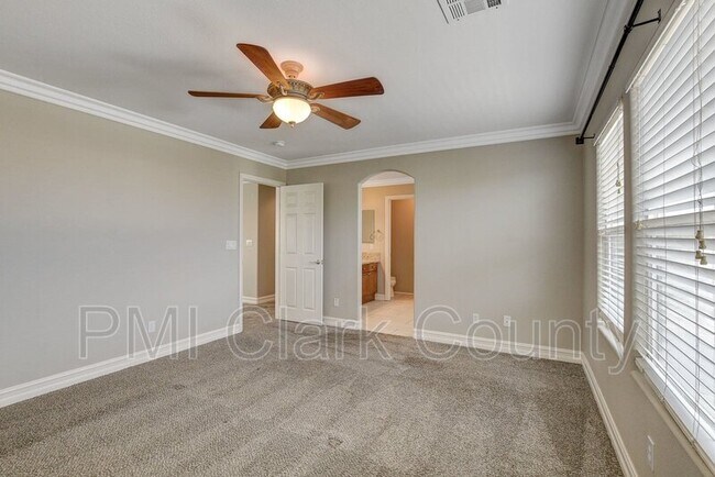 Building Photo - 8912 Ochoa St
