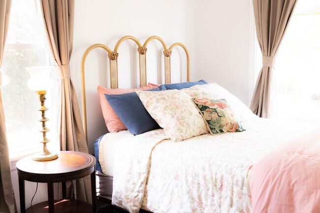 Building Photo - 2919 Elm St