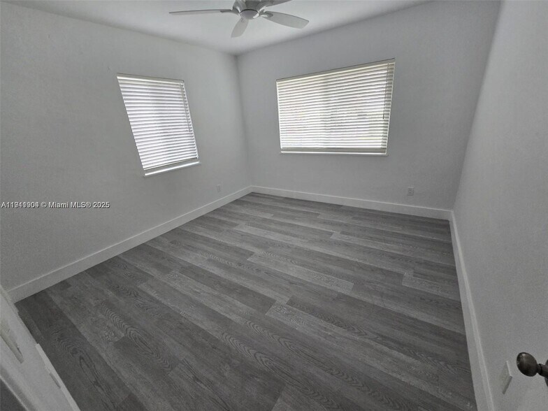 Building Photo - 1637 SW 17th St