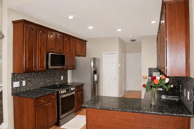 Building Photo - 1566 Heron Cir