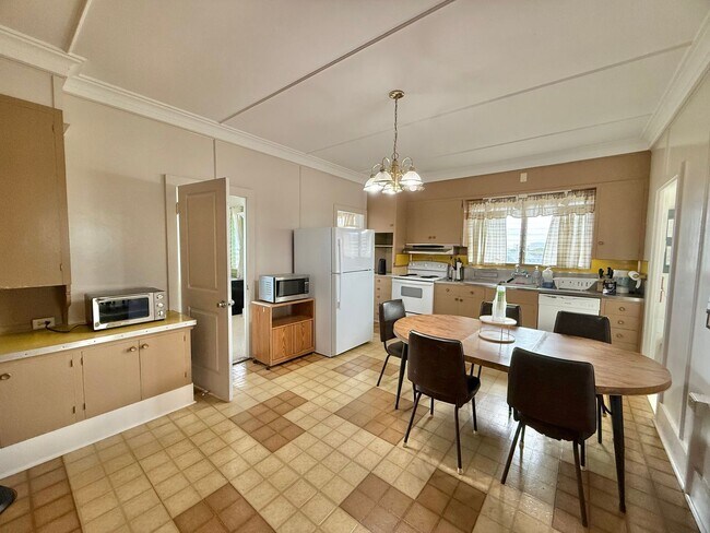 Building Photo - Partially Furnished Spacious 5 Bedroom / 2 Bathroom Home with Ocean View – Sandhills