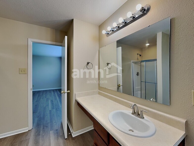 Building Photo - 6637 Branches Dr