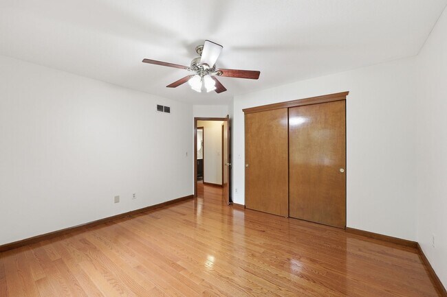 Building Photo - 7666 Windwood Dr