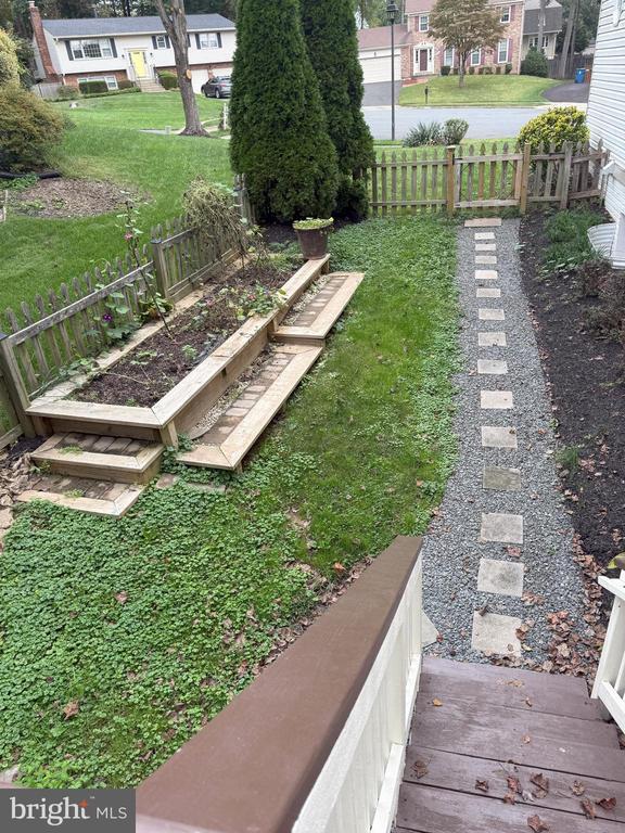 Building Photo - 10909 Clara Barton Ct