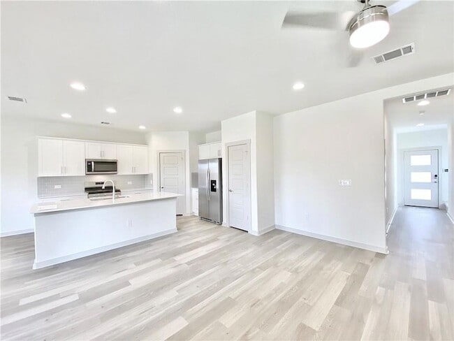 Building Photo - 1005 Winnsboro Lp