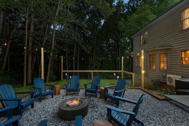 Building Photo - 41 Little Forest Dr