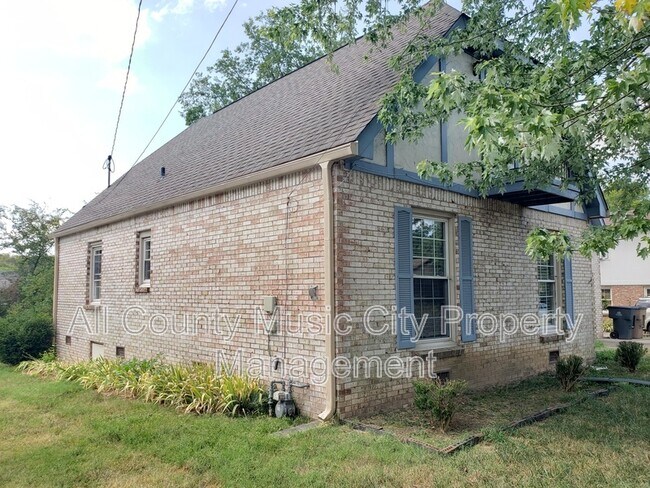 Building Photo - 553 Owendale Dr