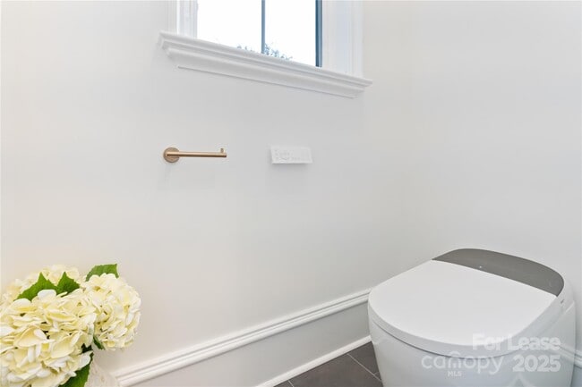 Building Photo - 705 S Torrence St