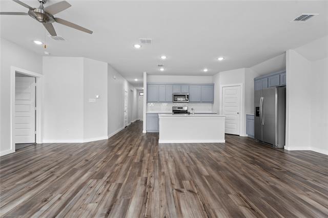 Building Photo - 718 Parkside Dr