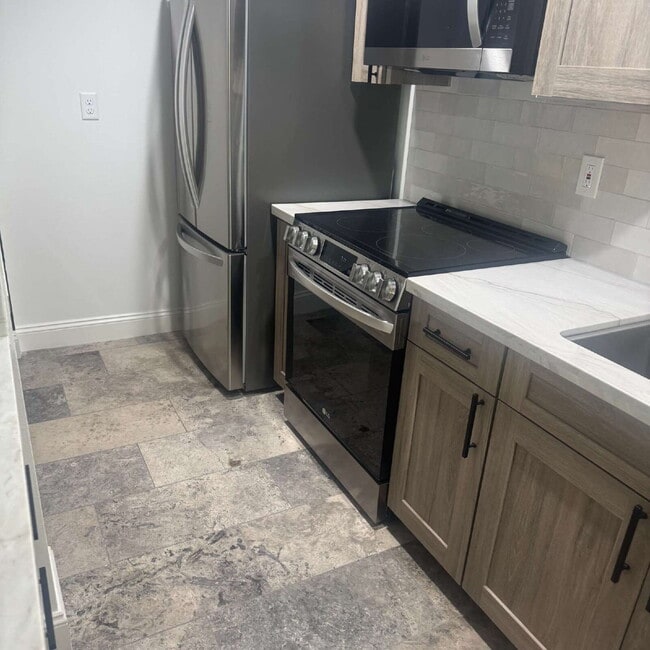 Building Photo - South Davis Townhome