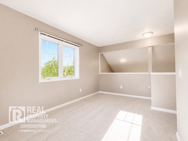 Building Photo - 478 116th Ave