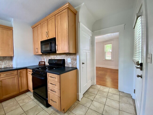 Building Photo - Charming 3 Bed/ 2 Bath in the Heart of Oakley Only $2675/mo!