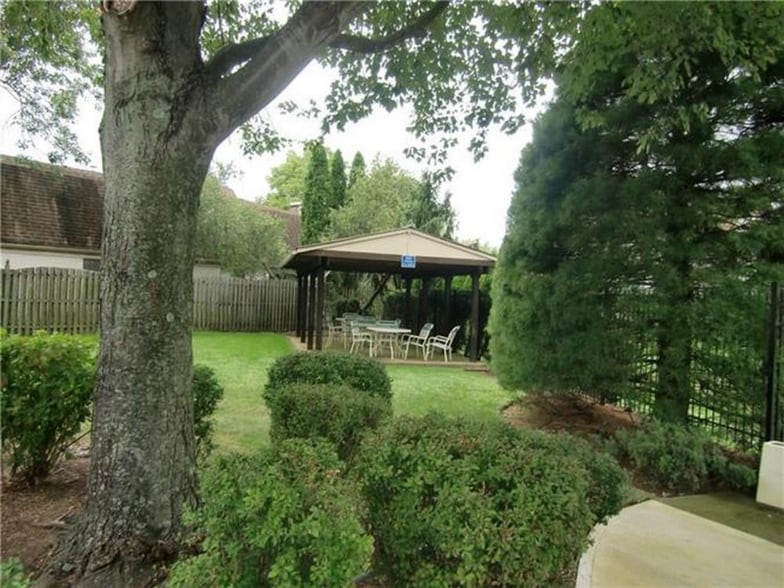 Building Photo - 19 Gate House Ln