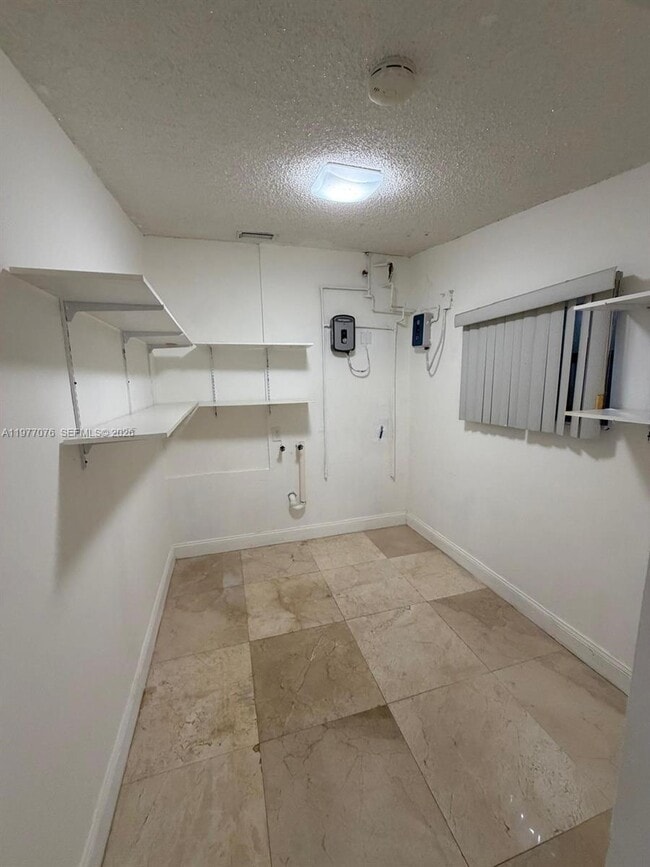 Building Photo - 1585 W 53rd St