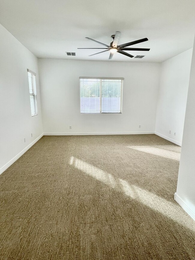 Building Photo - Gorgeous 3 Bed/2.5 Bath + Den Home In Chandler! Gated Community & Upgrades Throughout Home!