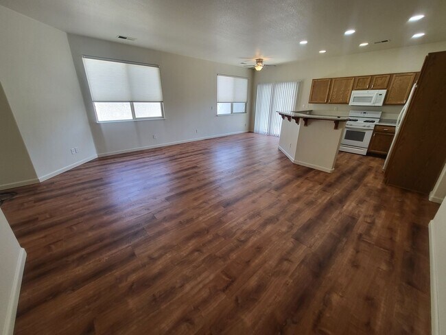 Building Photo - 1267 Quail Run Dr
