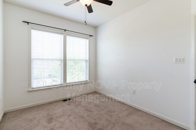 Building Photo - 213 Apricot St