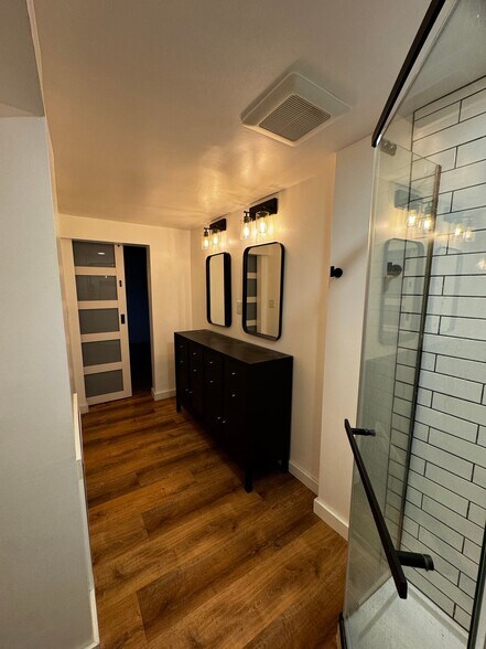 Building Photo - 2333 Hanover Dr