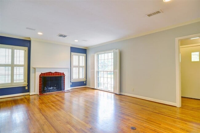 Building Photo - 3197 Westcliff Rd W