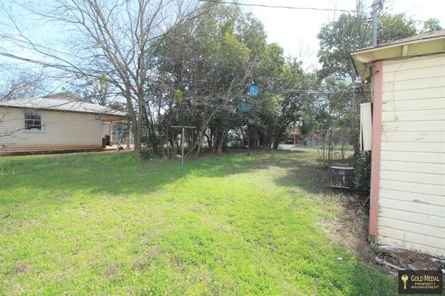 Building Photo - 1706 Cole St