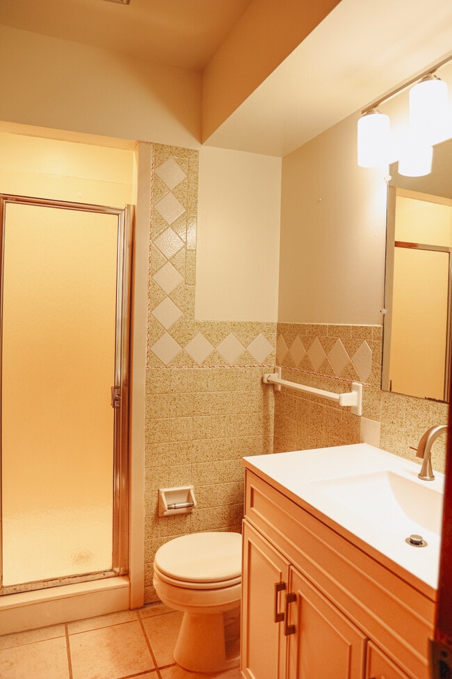 Building Photo - 101 E Hale Lake Rd