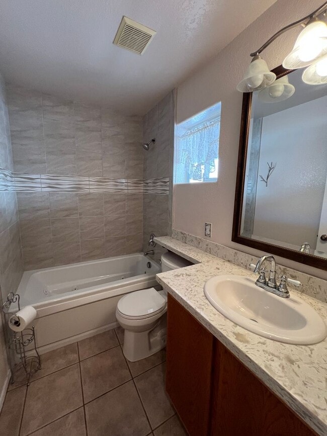 Building Photo - 3 BEDROOM HOME IN THE FOOTHILLS WITH A SPA!