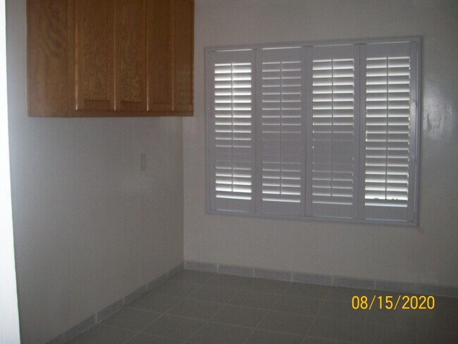 Kitchen - 6013 Menlo Ave