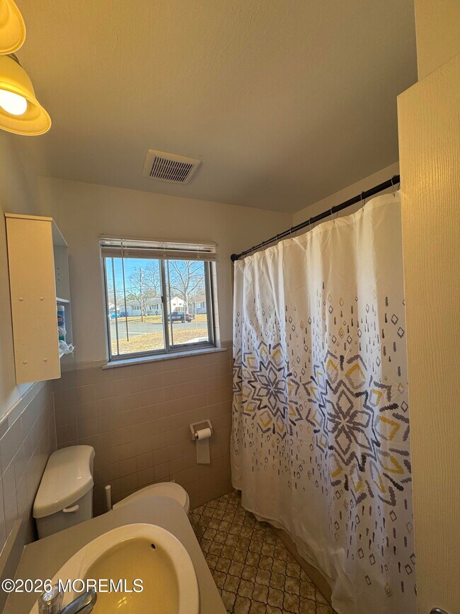 Building Photo - 8 View Dr