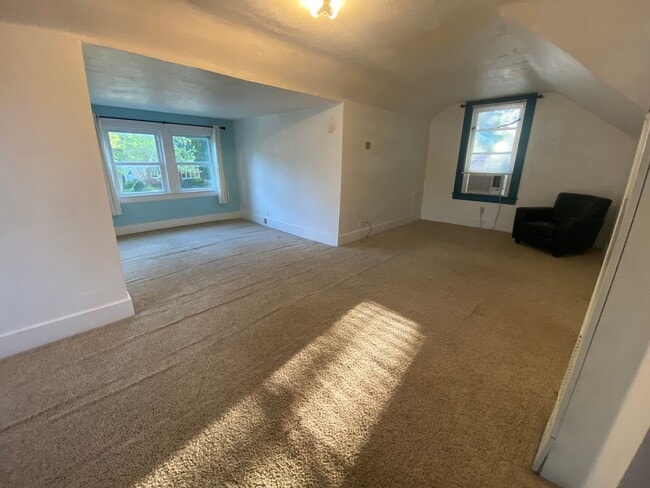 Building Photo - 620 E Delmar St