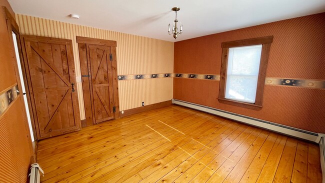 Building Photo - Gorgeous 3BR 1 Bathroom in Leominster