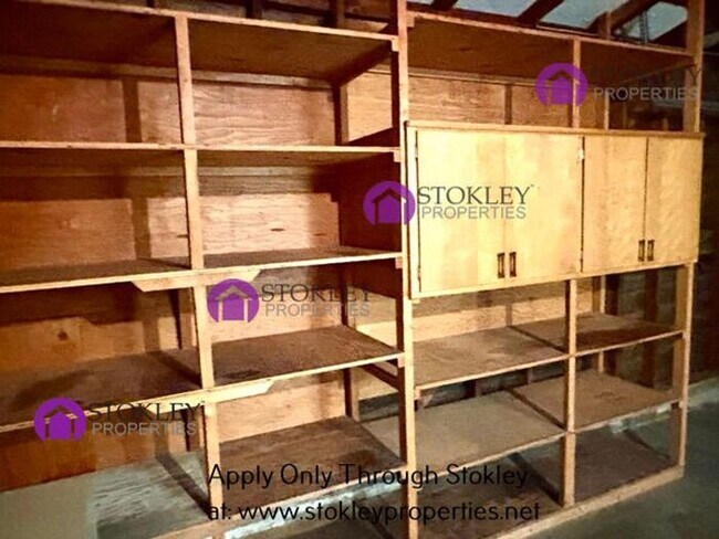 Building Photo - 1875 Queens Rd