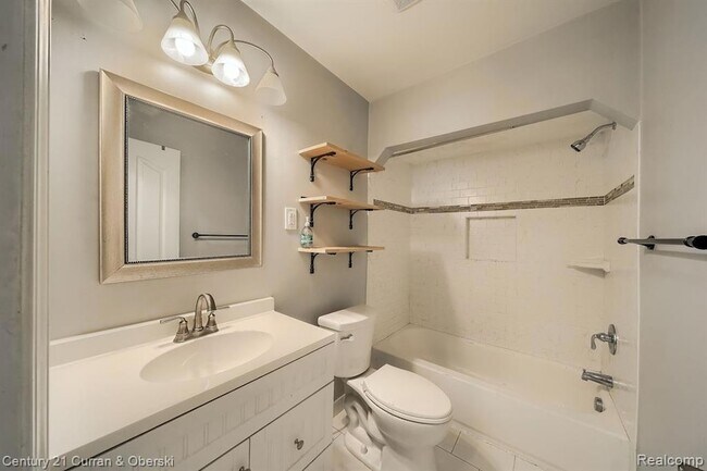 Building Photo - 3015 N Wilson Ave