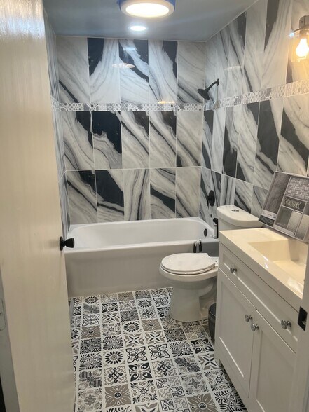 Building Photo - 21 Woodmere Ct