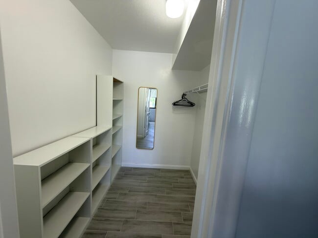 Building Photo - 4242 Deste Ct