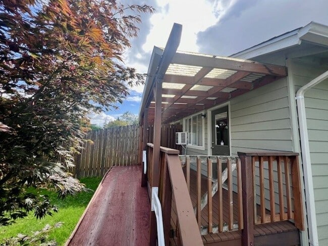 Building Photo - Cute 1 Bd 1 Ba Duplex in Beautiful Blaine!
