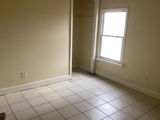 Building Photo - 2660-2662-2662 N 5th St