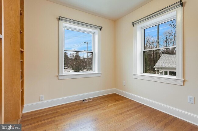 Building Photo - 4604 Nottingham Dr