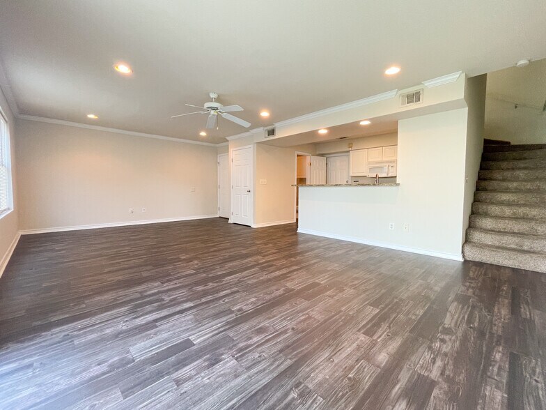 Building Photo - 309 Gurley Ln